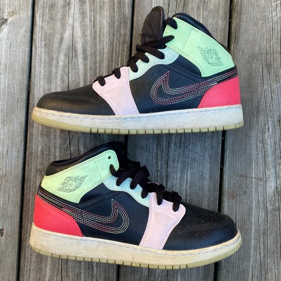 2019 Nike Air Jordan 1 Mid Glow In The Dark Size 7 - Picture 2 of 10